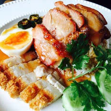 คอร์สเรียนข้าวหมูแดงหมูกรอบพร้อมน้ำราดสูตรเด็ดสำหรับเปิดร้าน(4พ.ค.68/09.30น./ห้องเรียน1)